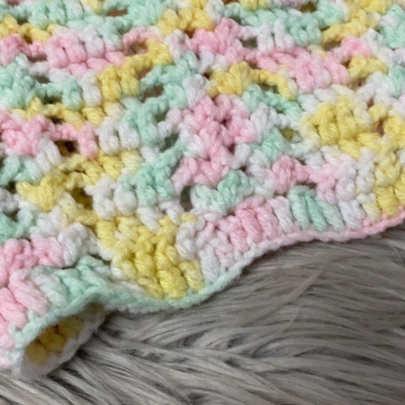 Beautifully stitched multi colored hand made crochet baby throw.‎ Sz 22” x 42” - Picture 6 of 7